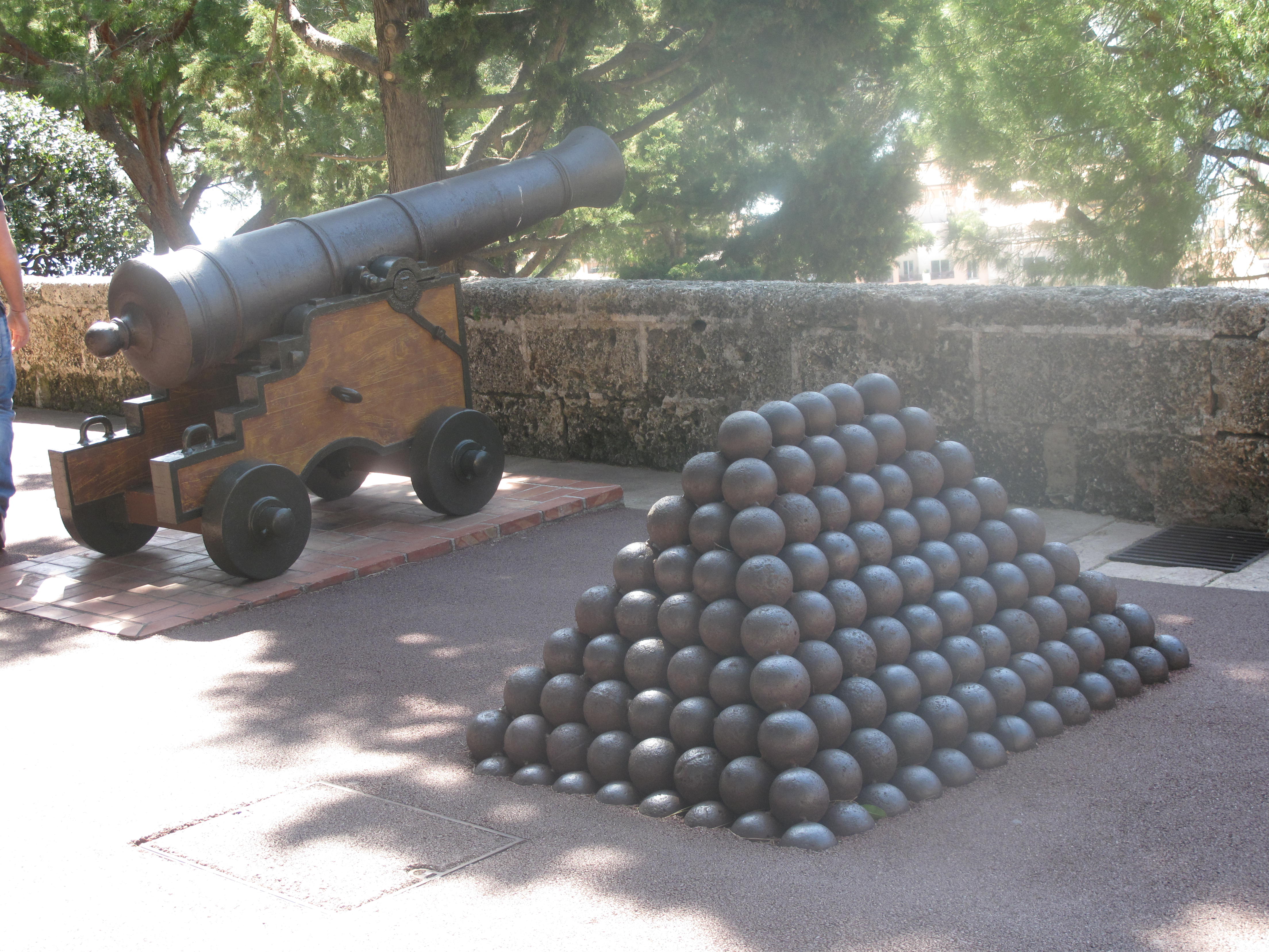 Cannon and Cannonball stacking in Monaco. Image taken by Tangopaso